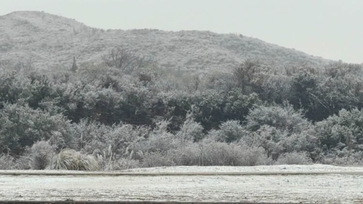 Nieve en varias localidades. Juana Koslay también sorprendió