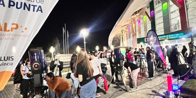 La EDIRO fue escenario de una noche especial para observar la Luna