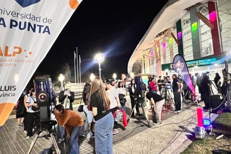 La EDIRO fue escenario de una noche especial para observar la Luna