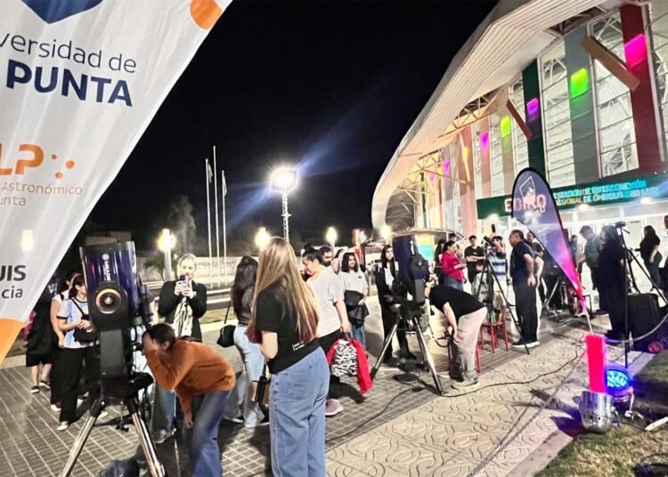 La EDIRO fue escenario de una noche especial para observar la Luna