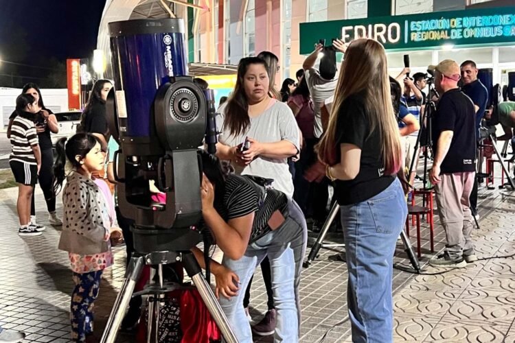 La EDIRO fue escenario de una noche especial para observar la Luna