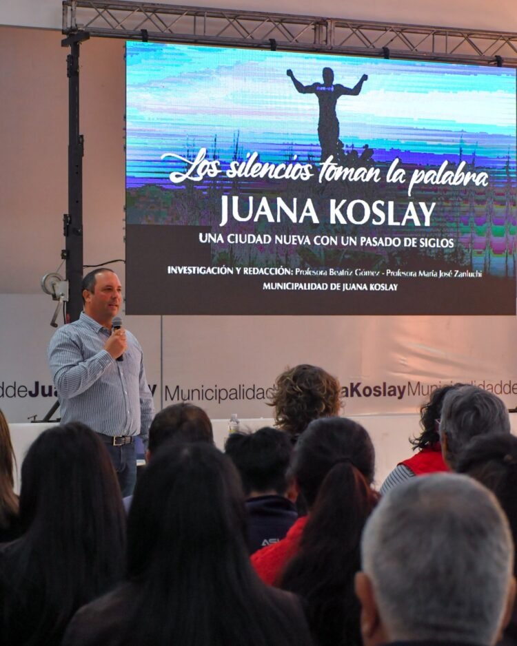 Juana Koslay recupera parte de su historia con la reedición de “Los silencios toman la palabra”