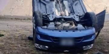 Una mujer resultó lesionada tras el vuelco de un automóvil
