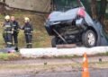 Una camioneta terminó en el canal a la vera de la avenida Aguada de Pueyrredón