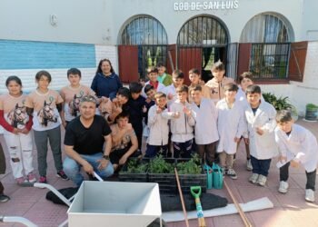 Huertas Productivas Escolares: Se realizó la entrega de insumos y equipamiento en Donovan y Dique Vulpiani